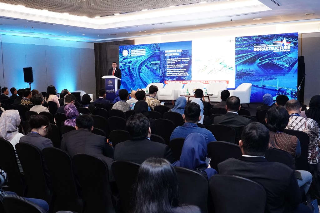 Bicara dalam Panel Tematik ICI 2025, Wamen Ossy Jelaskan Tiga Pilar Pendekatan Kementerian ATR/BPN untuk Mendukung Penyediaan Rumah&nbsp;Terjangkau