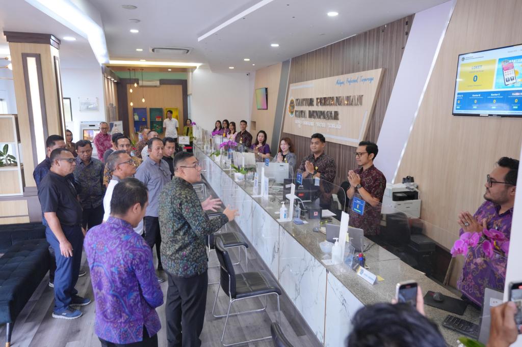 Tinjau Kantah Kota Denpasar, Wamen ATR/Waka BPN Tekankan Pentingnya Budaya&nbsp;Melayani