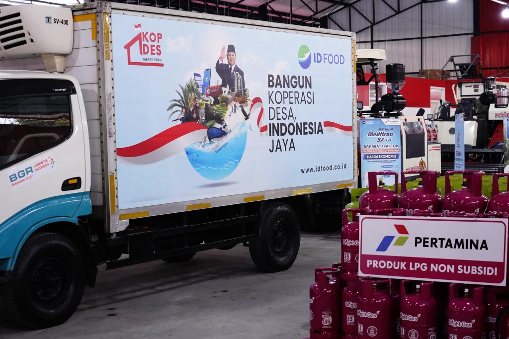 Menteri Nusron Dampingi Presiden Prabowo Resmikan 80.000 Koperasi Desa Merah&nbsp;Putih