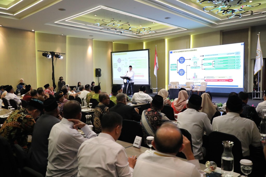 Jadi Pembicara di Rakernas BWI, Menteri Nusron Tegaskan Target Sertipikasi Wakaf hingga&nbsp;2028