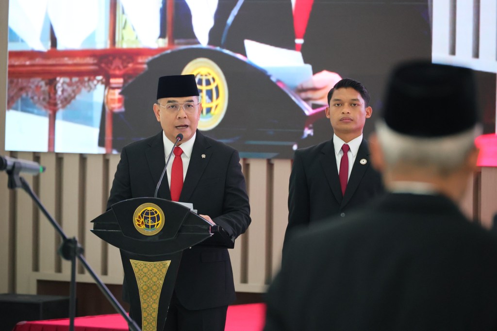 Lantik Pejabat Struktural, Wamen Ossy Ajak Jajaran Mengabdi kepada Negara dengan Penuh&nbsp;Dedikasi