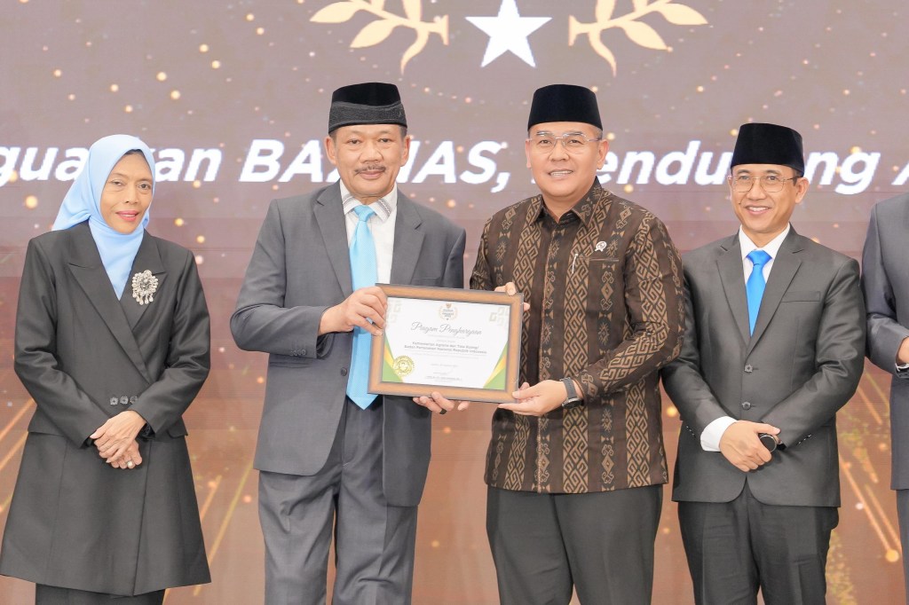 Wamen Ossy Terima Penghargaan Baznas Award&nbsp;2025
