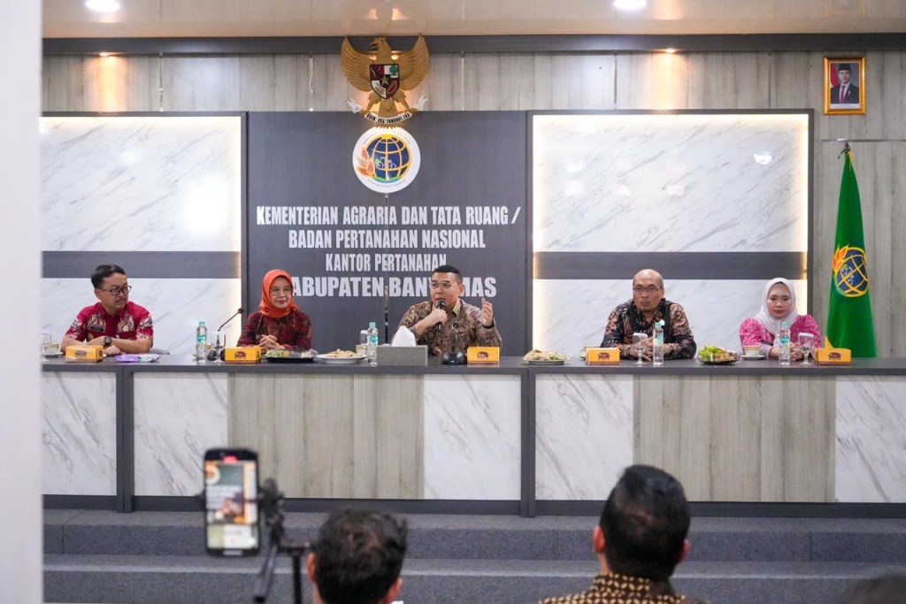 Tinjau Kantah Kabupaten Banyumas, Wamen Ossy Tekankan Pentingnya Peningkatan Kualitas&nbsp;Layanan