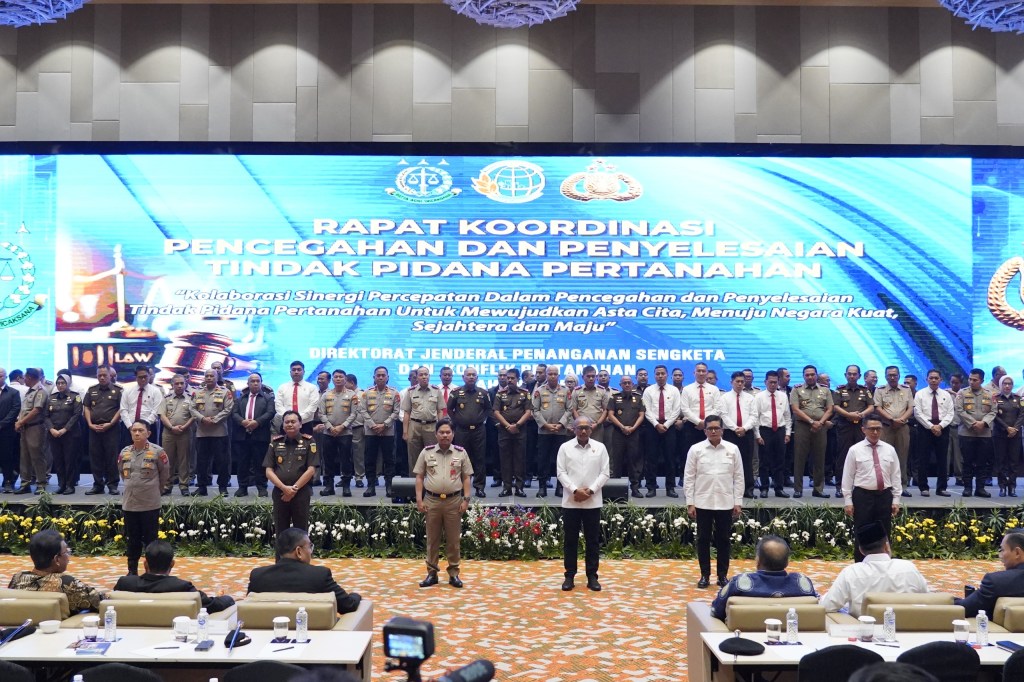 Menteri Nusron Berikan Penghargaan kepada 74 Pihak yang Berperan dalam Pencegahan Tindak Pidana Pertanahan Tahun&nbsp;2025